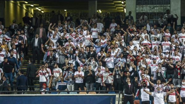 جماهير الزمالك تتغنى بصدارة فريقها (المصدر: أ ف ب)
