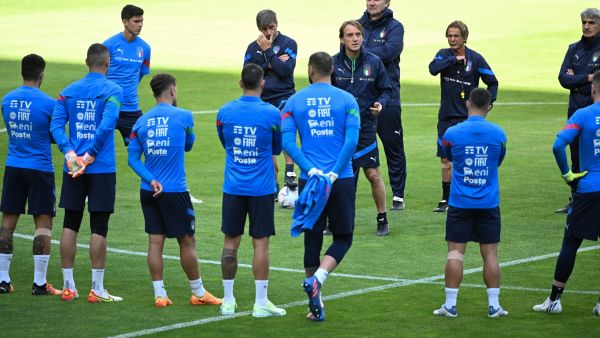 جانب من تدريبات منتخب إيطاليا (المصدر: أ ف ب)