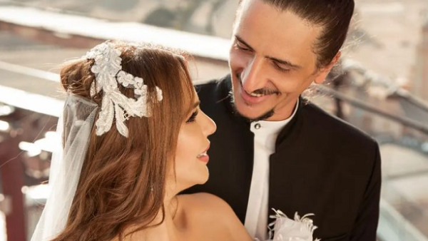 دنيا عبد العزيز تشارك متابعيها بصور من شهر العسل