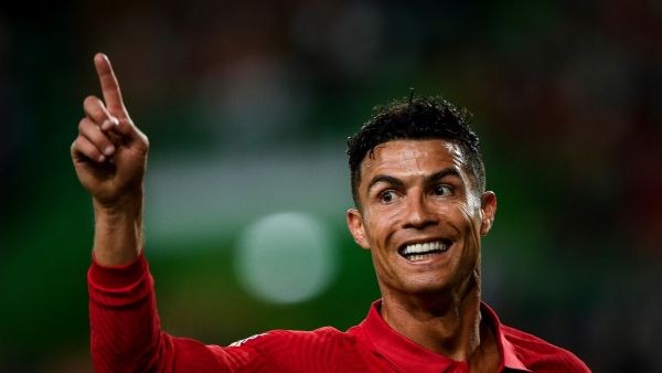 رونالدو يسجل هدفين ويقود البرتغال لفوز كبير على سويسرا (المصدر: أ ف ب)