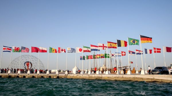أعلام المنتخبات المشاركة في كأس العالم قطر 2022 (المصدر: أ ف ب)