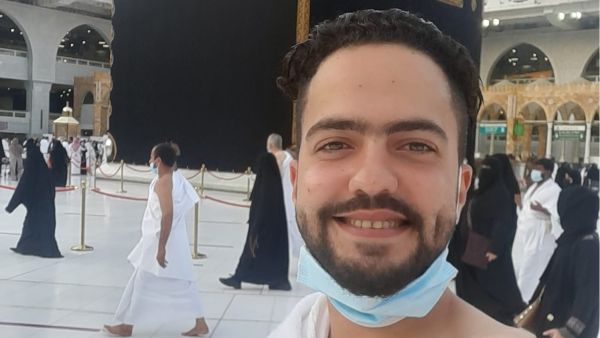 شاب يلقي نفسه بسيارته من جسر عال بمصر