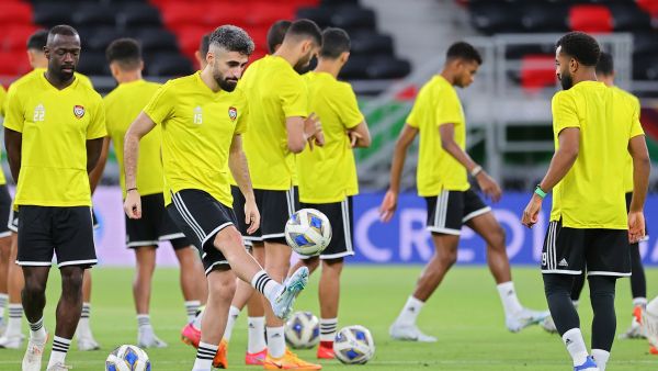 الإمارات في مواجهة مصيرية أمام أستراليا اليوم (المصدر: أ ف ب)