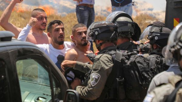 Palestinian confronts Israeli soldier 
