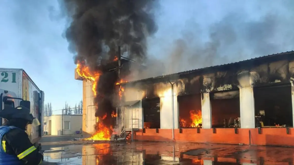 This handout picture taken and released by Ukrainian State Emergency Service Press Service on March 21, 2022 shows firefighters putting out a large-scale fire at a food warehouse in Severodonetsk, Luhansk region, destroyed following Russian shelling. (File photo: AFP) Warehouse on Severodonetsk