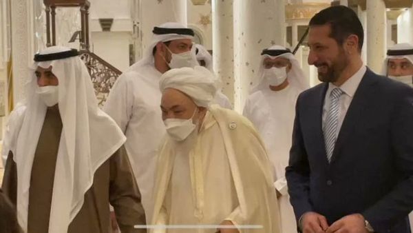 Dr Nooh Al Qudah (R) with religious scholars in Abu Dhabi 