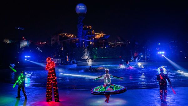 Taking place every Saturday until 04 September 2022 Yas Waterworld’s Neon Nights returns to Yas Waterworld