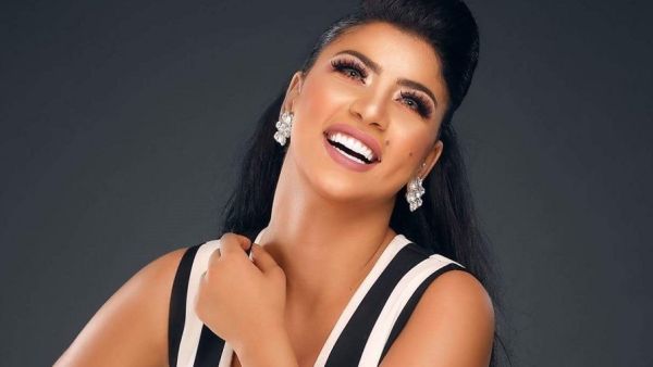 كارولين عزمي