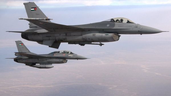 مقاتلتان أردنيتان من طراز  F-16