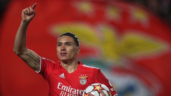 Benfica's Uruguayan forward Darwin Nunez celebrates after scoring his team's first goal during the UEFA Champions League quarter final first leg football match between SL Benfica and Liverpool FC at the Luz stadium in Lisbon on April 5, 2022. (Photo by CARLOS COSTA / AFP)