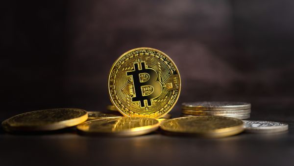 أسعار العملات الرقمية: البيتكوين ينخفض إلى29 ألف دولار