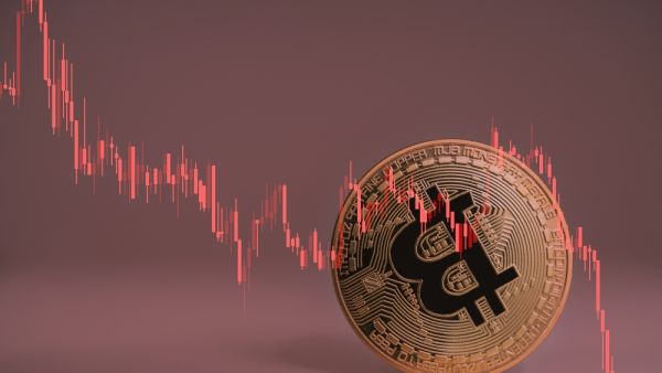 أسعار العملات الرقمية: البيتكوين يهبط إلى 19 ألف دولار
