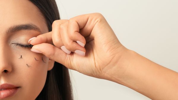 حساسية الماسكارا..الأسباب المحتملة وطرق العلاج
