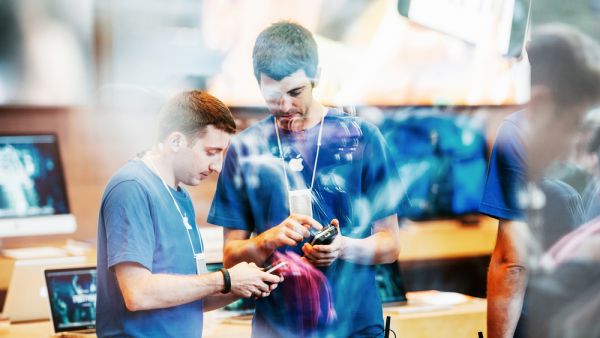 Apple Workers in Maryland Approve Union, A First in the U.S.