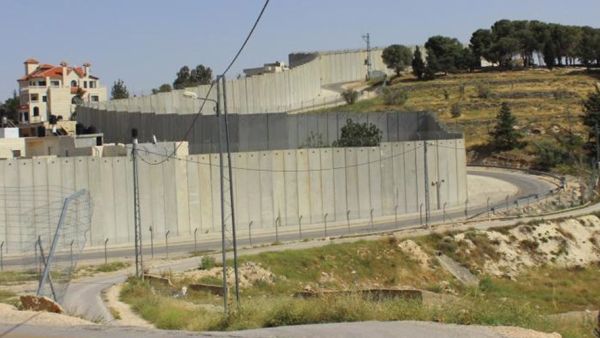 جدار الفصل يمتد على مسافة 950 كيلومتر