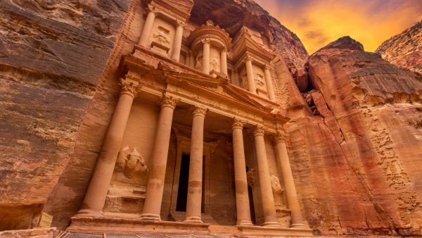البتراء الوردية... أكثر مناطق الجذب السياحية في الأردن