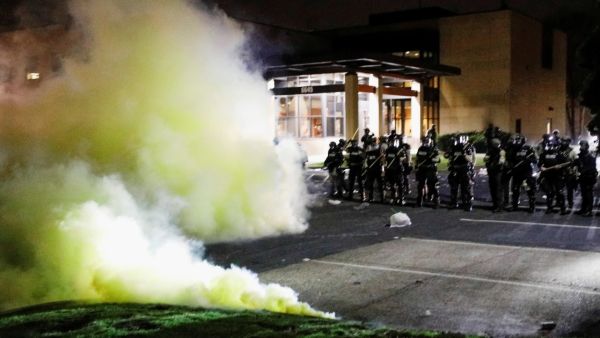 غضب عقب انتشار فيديو مقتل شاب أسود برصاص الشرطة بأمريكا