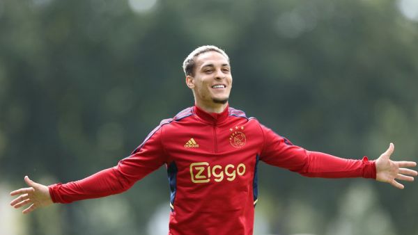 أنتوني (المصدر: حساب اللاعب الرسمي على تويتر)