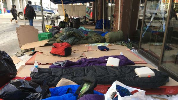  نقلت امرأة في حالة حرجة إلى مستشفى "لانغلي ميموريال"