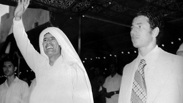 جلود والقذافي 