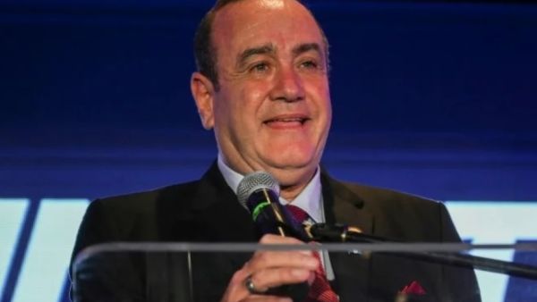 الرئيس الغواتيمالي أليخاندرو جياماتي