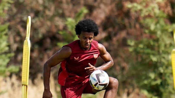 جولز كوندي (المصدر: حساب إشبيلية الرسمي على تويتر)