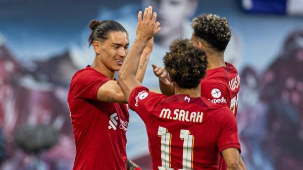 تعاقد ليفربول الجديد نونيز (يسار) يسجل رباعية (المصدر: حساب ليفربول الرسمي على تويتر)