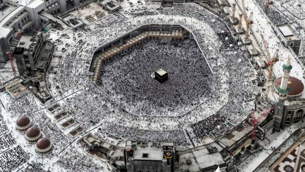 أول صورة ملونة لـ الكعبة المشرفة
