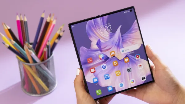 HUAWEI Mate Xs 2 Outshines its Competition and Stands Out as the Ideal Foldable Phone: Ultra Light, Ultra Flat, Super Durable