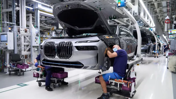 رفاهية كهربائية: بدء إنتاج سيارة BMW الفئة السابعة الجديدة في مصنع دينجولفينج