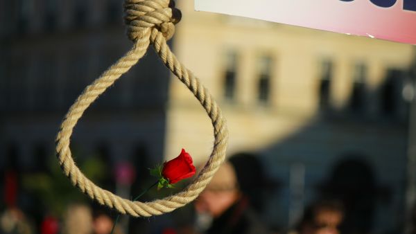 Death by hanging 