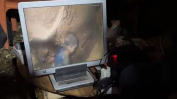 الطفل ريان قبيل اخراجة جثة هامدة من البئر