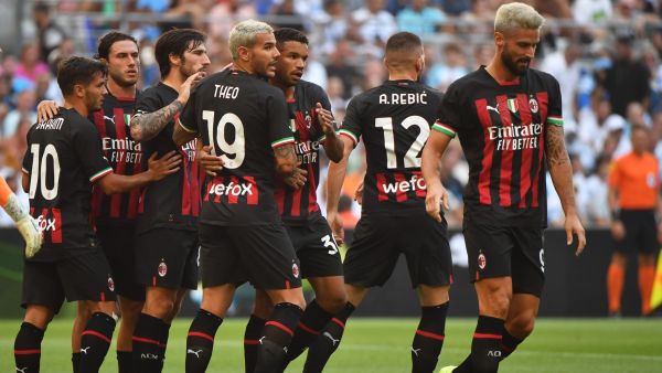 ميلان يواجه أودينيزي اليوم وعينه على النصر (المصدر: أ ف ب)