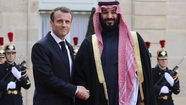 Macron (L), Saudi MBS 