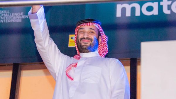 ولي العهد بنزال البحر الاحمر 