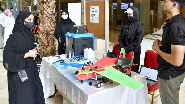 كلية الهندسة في جامعة الإمارات تنظم معرضاً توجيهياً للطلبة في العام الأكاديمي الجديد 2022-2023