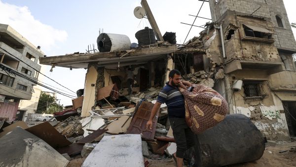 Bombing homes in Gaza