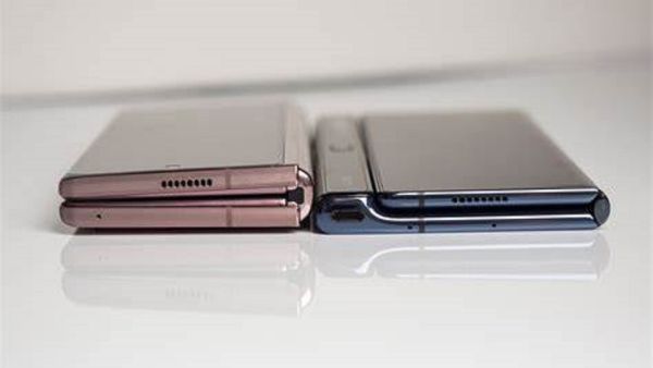 أي هاتف قابل للطي أفضل؟ هاتف HUAWEI Mate Xs 2 مقابل هاتف Samsung Galaxy Z Fold4