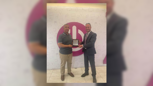 ‘Abu-Ghazaleh for Technology’ Presents the Gold Shield to Leaders