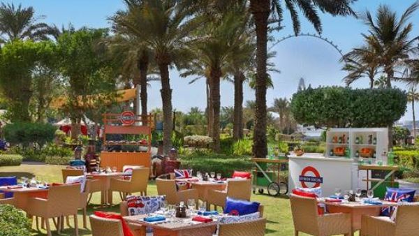فندق الريتز-كارلتون يكشف عن عودة برانش لندن سوشال بموسمه الجديد في دبي