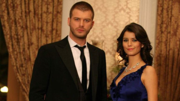  Beren Saat and  Kıvanç Tatlıtuğ
