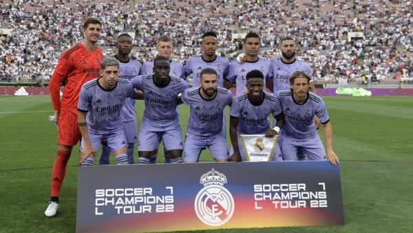 Real Madrid players pose for a photograph before the start of a friendly soccer match against Juventus at the Rose Bowl on July 30, 2022 in Pasadena, California. Kevork Djansezian/Getty Images/AFP (Photo by KEVORK DJANSEZIAN / GETTY IMAGES NORTH AMERICA / Getty Images via AFP)