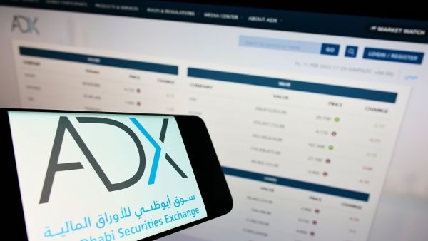 سوق أبوظبي للأوراق المالية يوقع اتفاقية مشاركة بيانات مع "تريدينج فيو" العالمية