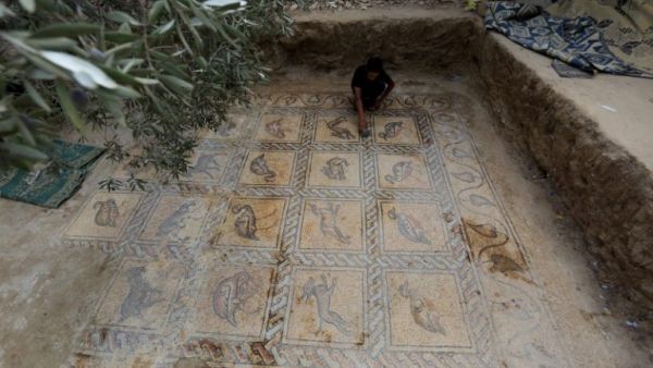 اكتشاف أرضيات فسيفسائية للعهد البيزنطي بغزة