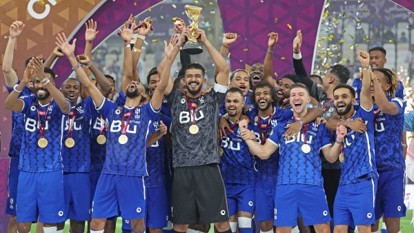 الهلال المنتشي بعد الفوز بلقب سوبر لوسيل يلاقي الوحدة اليوم (المصدر: أ ف ب)