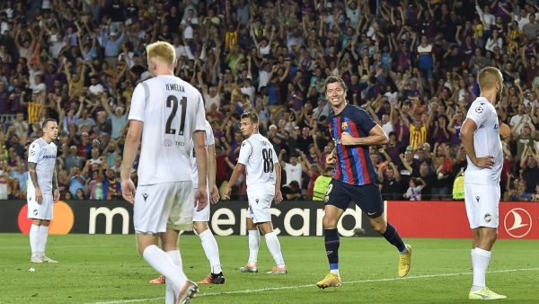 ليفاندوفسكي يواصل التألق في صفوف برشلونة (المصدر: أ ف ب)