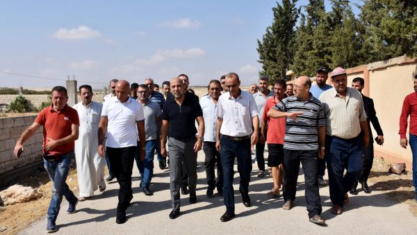 محافظ حمص يتفقد أضرار الانفجار في ريف حمص الشرقي