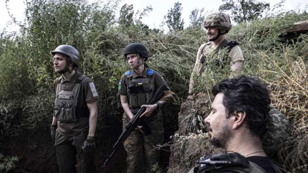 مجندات بالخطوط الأمامية دفاعا عن أوكرانيا