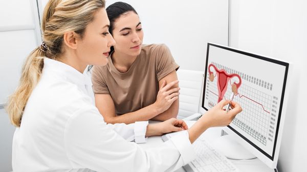 ما هي أسباب عدم نزول دم الدورة إلا عند الدخول الحمام وبقاء الفوطة نظيفة؟