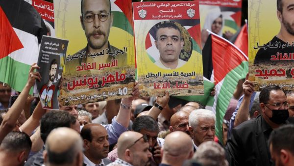 Palestinians demand release of their prisoners 
